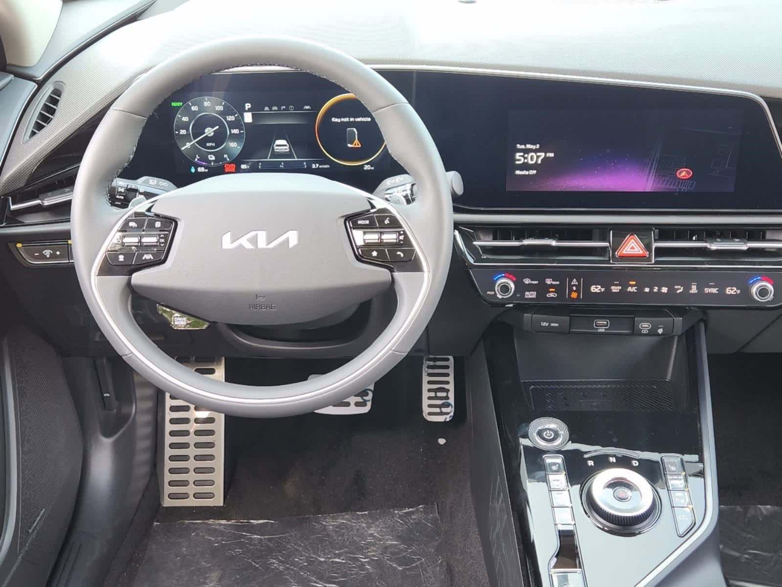 Thumbnail: 2023 Kia Niro - 15