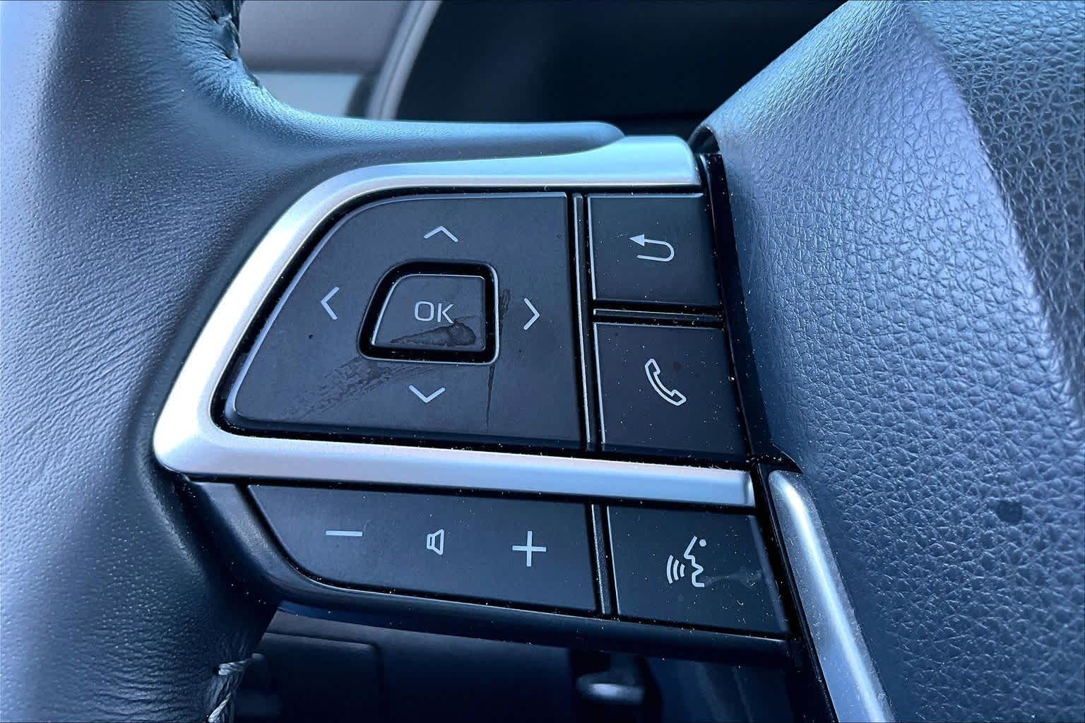 Thumbnail: 2022 Toyota Highlander - 15