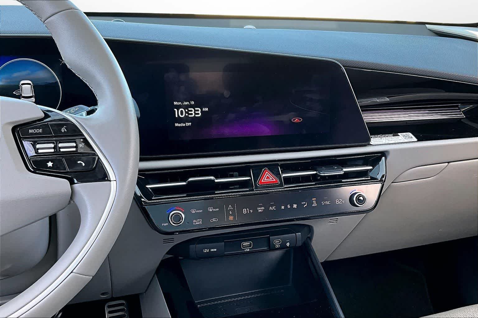 Thumbnail: 2023 Kia Niro - 6