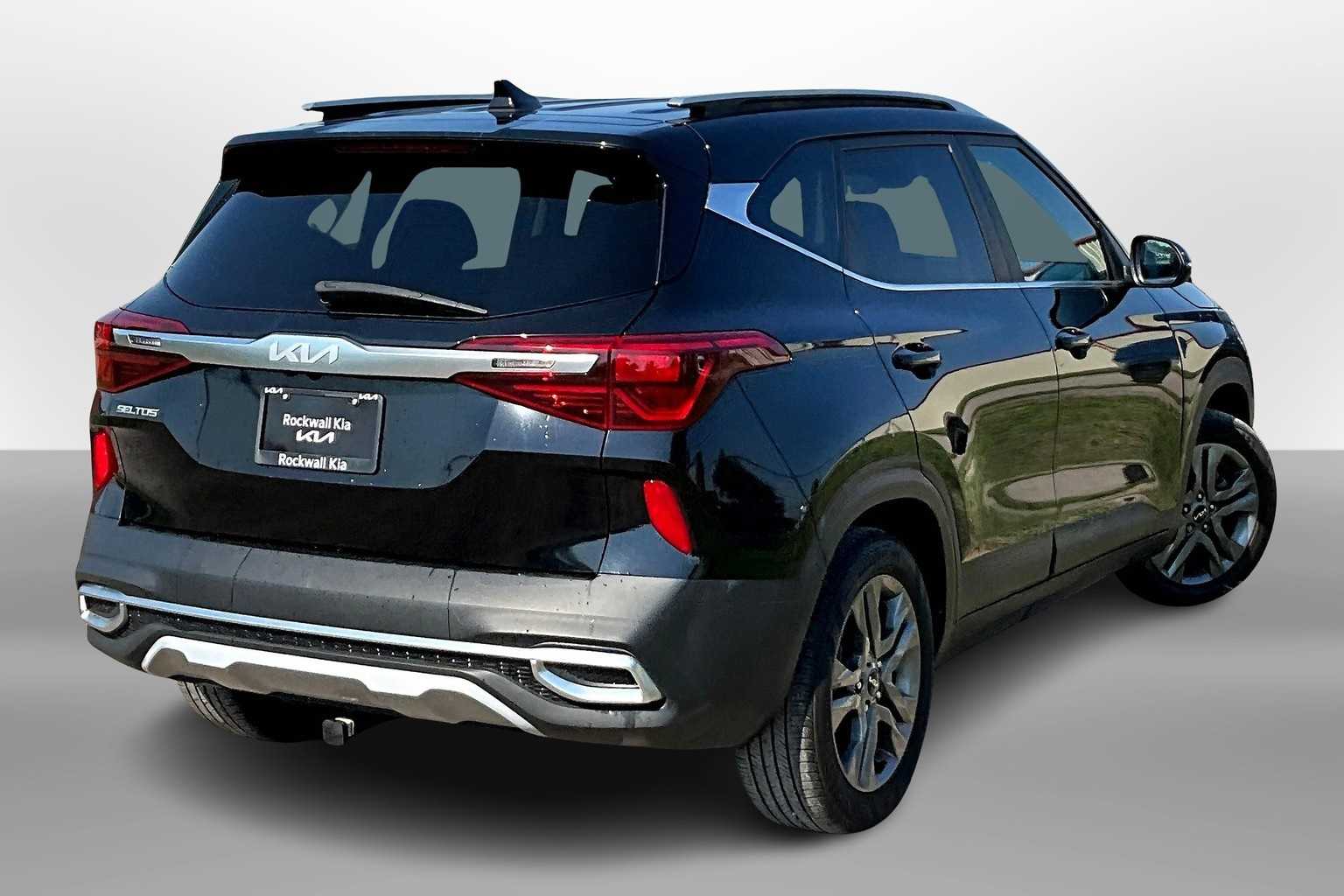 2023 Kia Seltos S photo 2