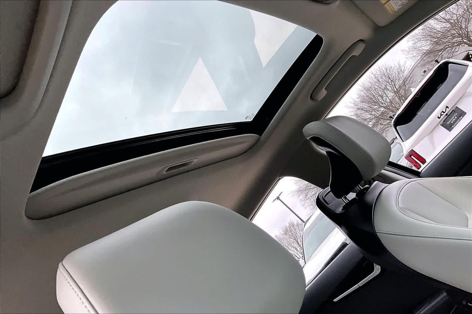 Thumbnail: 2025 Kia Niro - 16