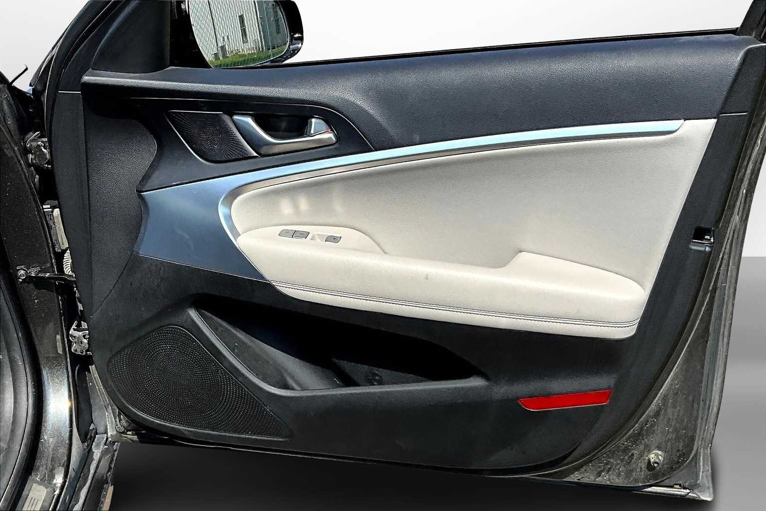 Thumbnail: 2023 Genesis G70 - 18