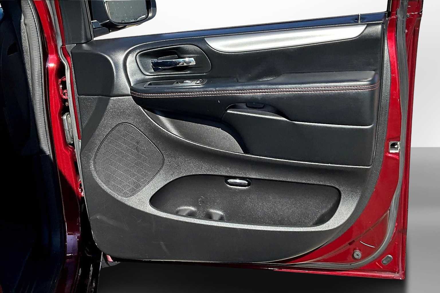 Thumbnail: 2019 Dodge Grand Caravan - 18