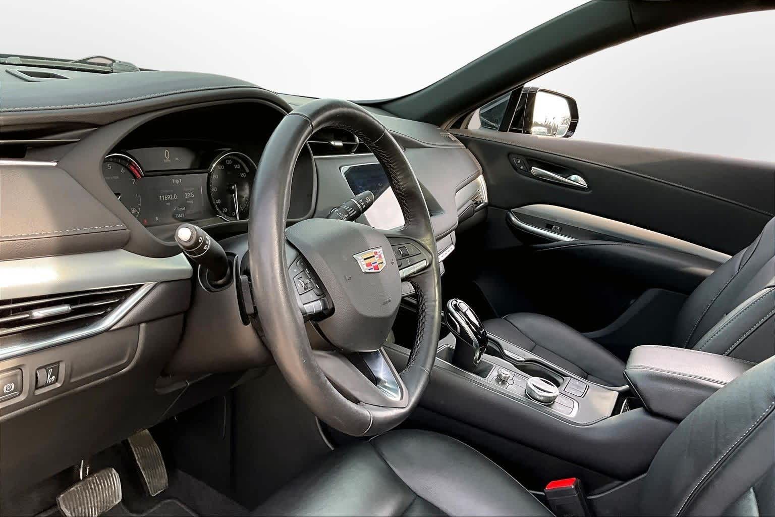 Thumbnail: 2022 Cadillac XT4 - 12