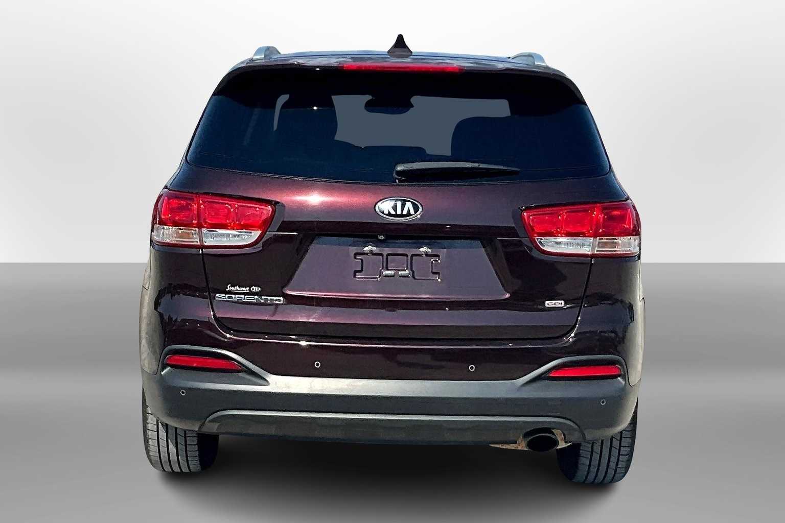 Thumbnail: 2016 Kia Sorento - 4