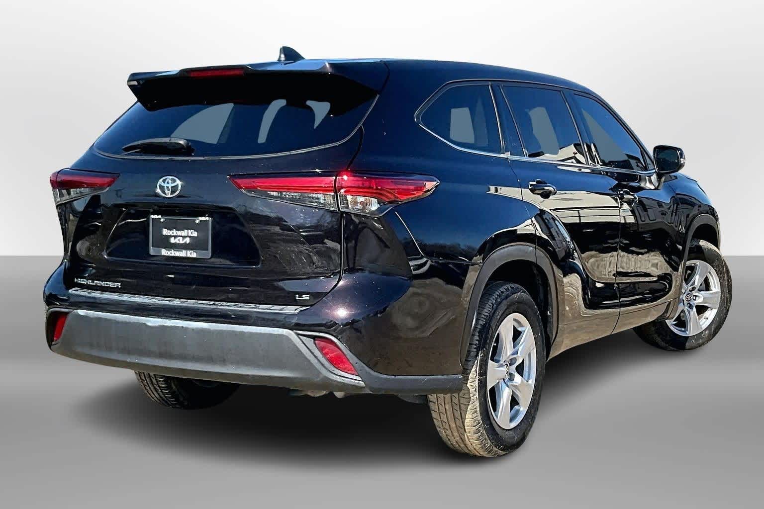 Thumbnail: 2022 Toyota Highlander - 2