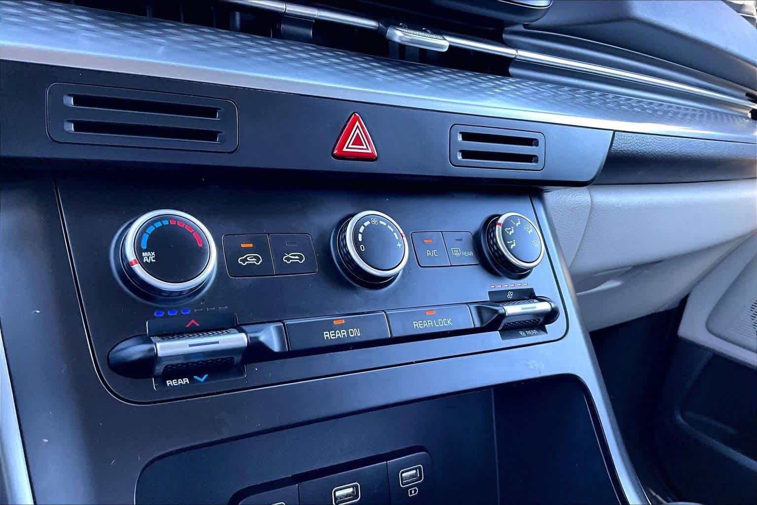 Thumbnail: 2024 Kia Carnival - 25