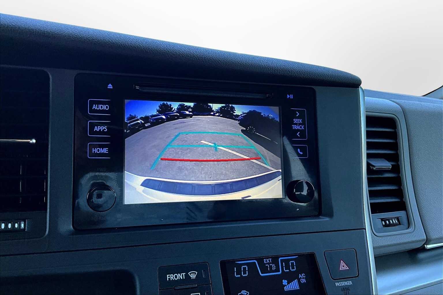 Thumbnail: 2017 Toyota Sienna - 22