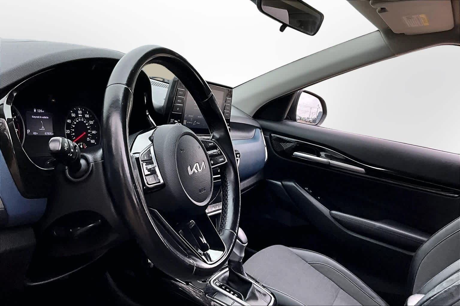 Thumbnail: 2023 Kia Seltos - 12