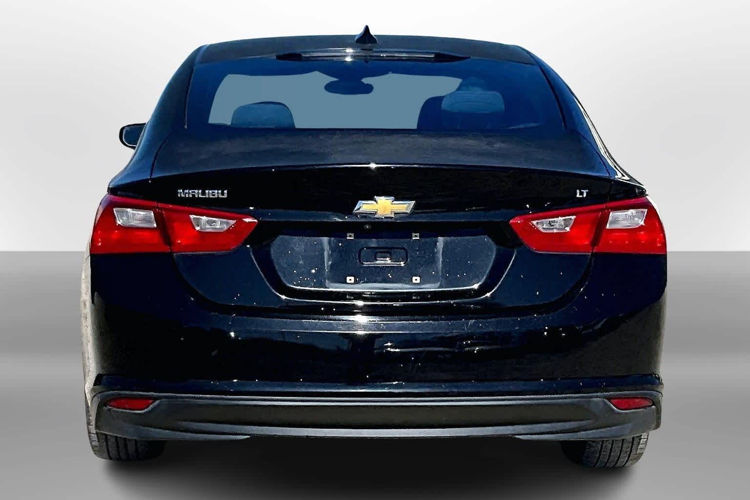 Thumbnail: 2018 Chevrolet Malibu - 4