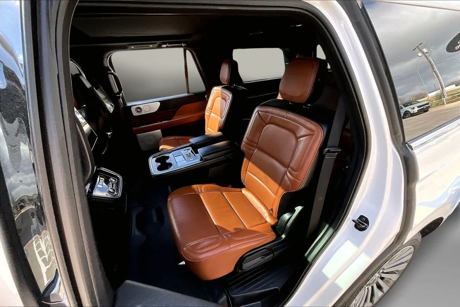 Thumbnail: 2018 Lincoln Navigator - 25