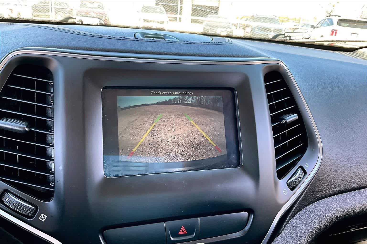 Thumbnail: 2019 Jeep Cherokee - 20