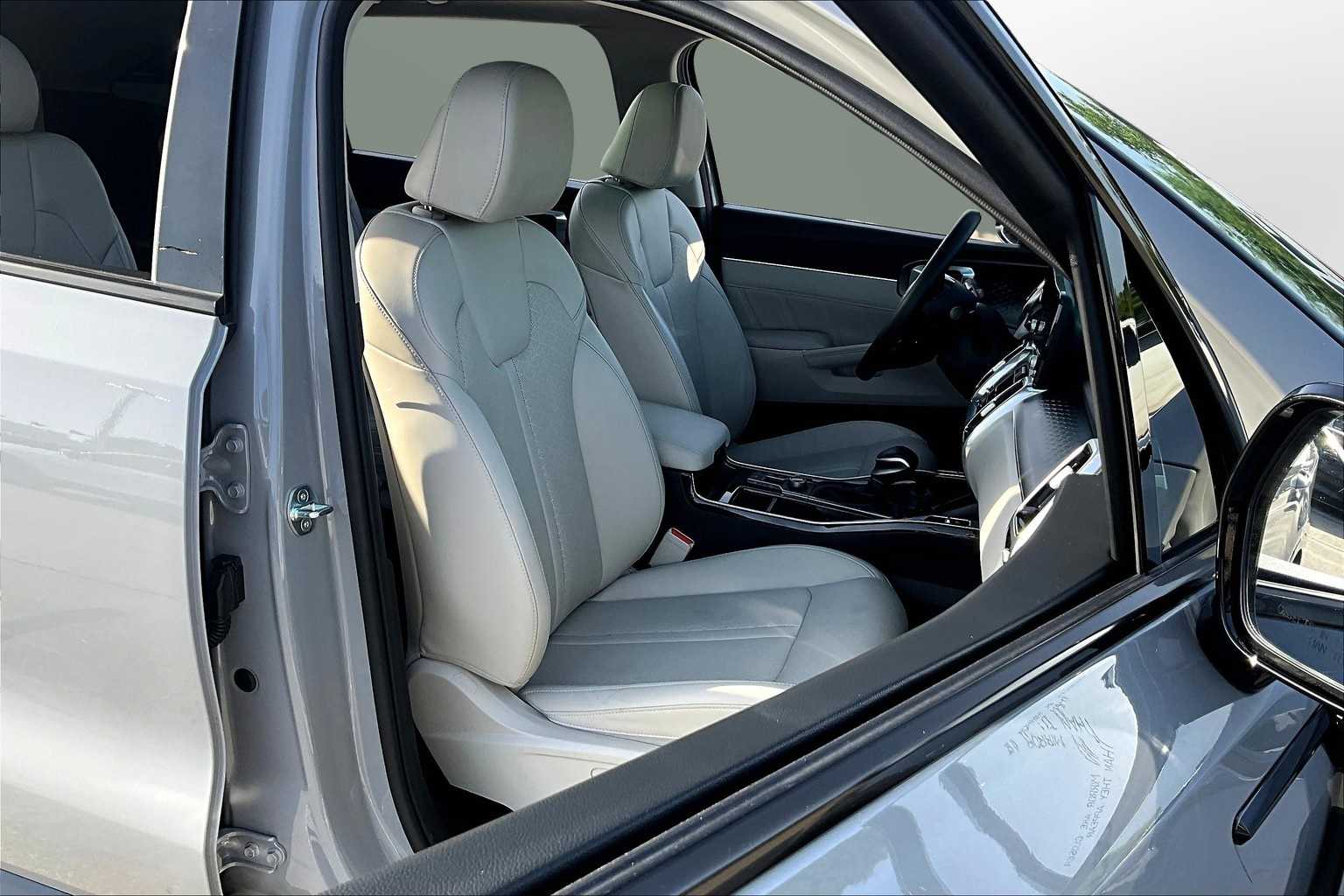 Thumbnail: 2023 Kia Sorento - 7