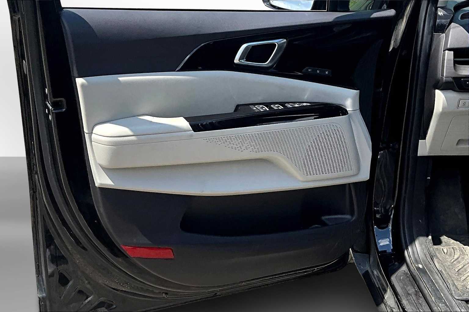 Thumbnail: 2024 Kia Carnival - 17