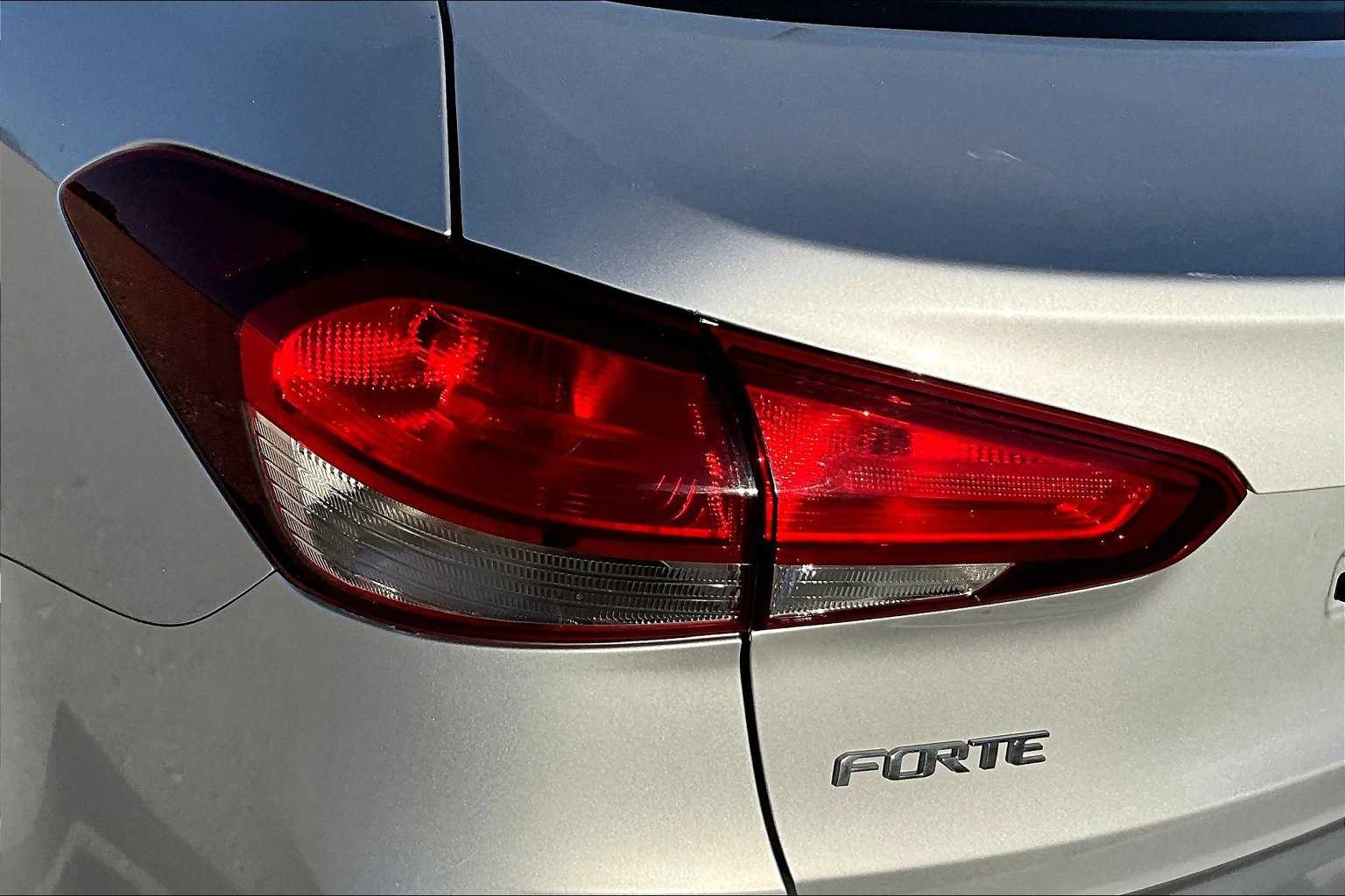 Thumbnail: 2018 Kia Forte - 29
