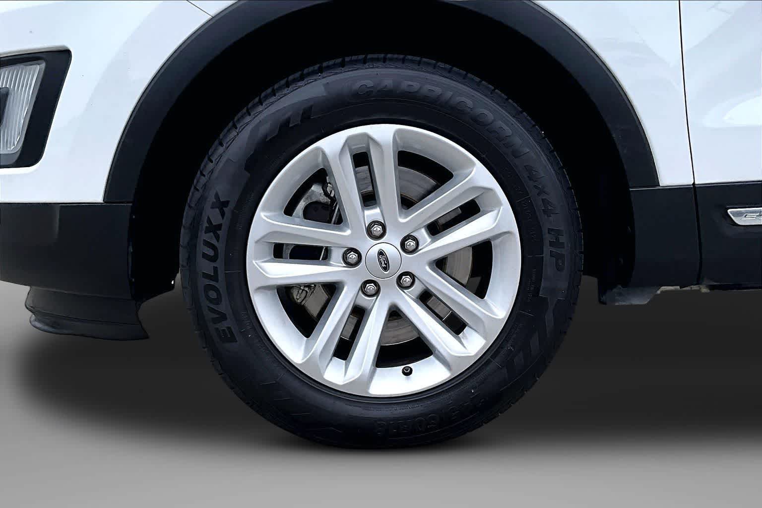 Thumbnail: 2017 Ford Explorer - 8