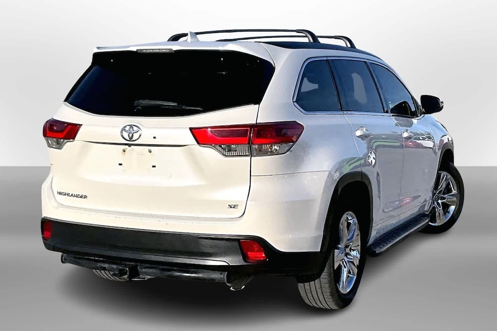 Used 2017 Toyota Highlander SE V6 SUV