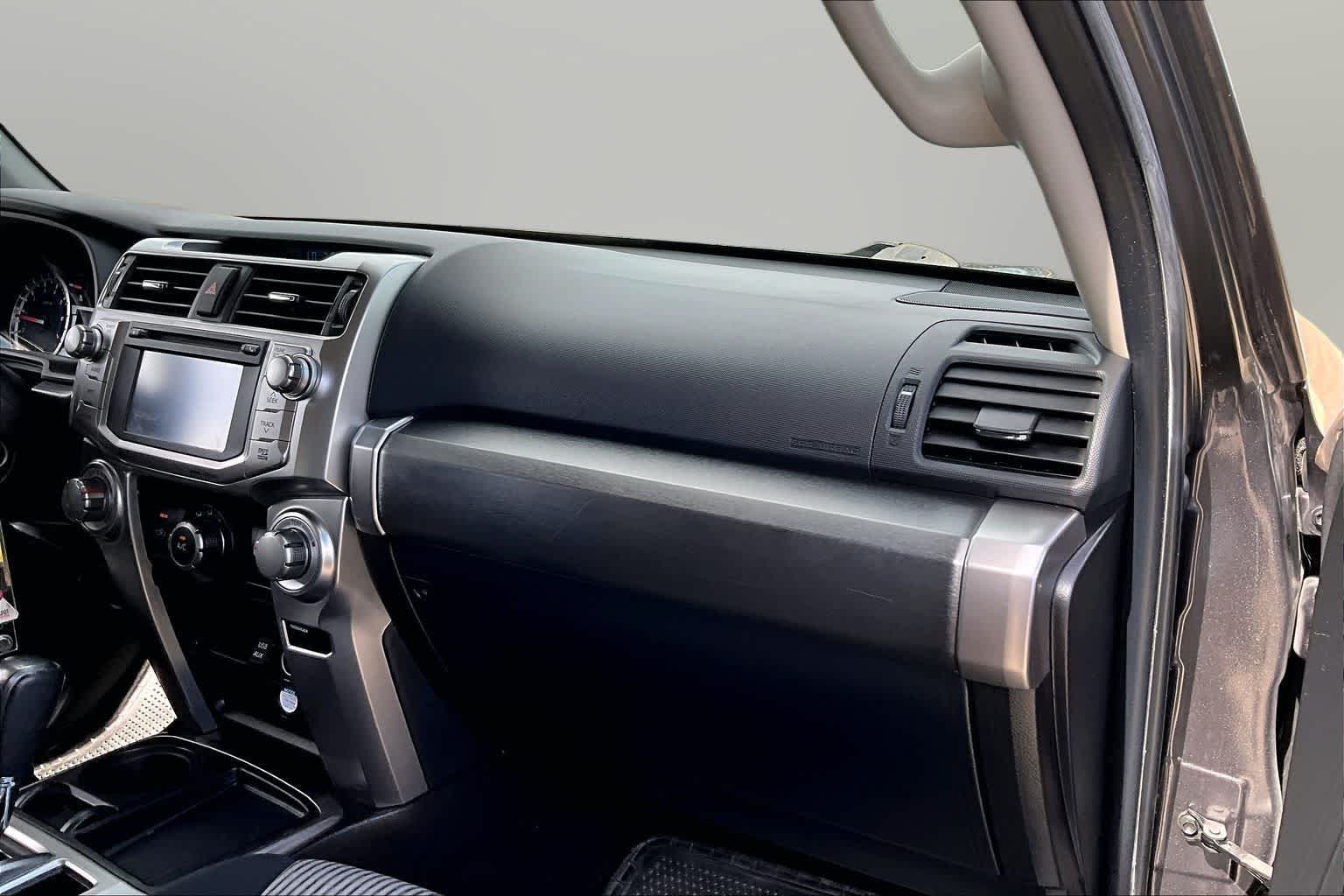Thumbnail: 2016 Toyota 4Runner - 15