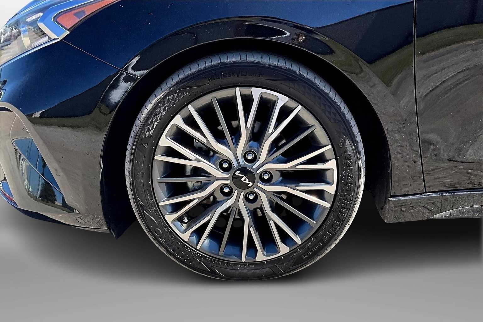 Thumbnail: 2022 Kia Forte - 8