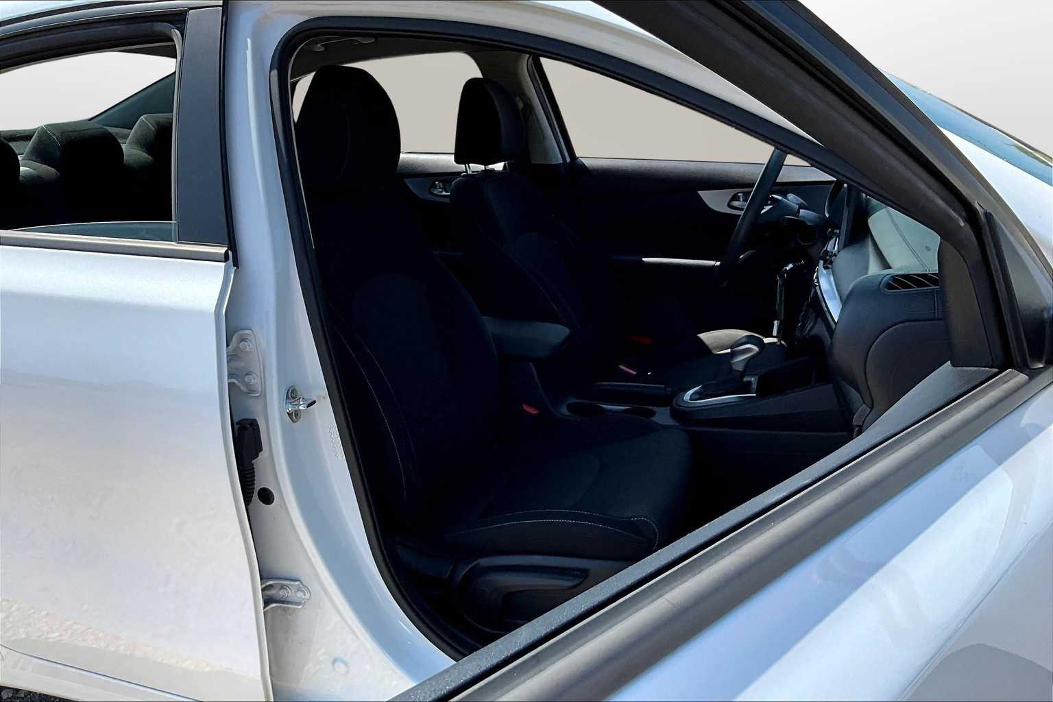 Thumbnail: 2022 Kia Forte - 7