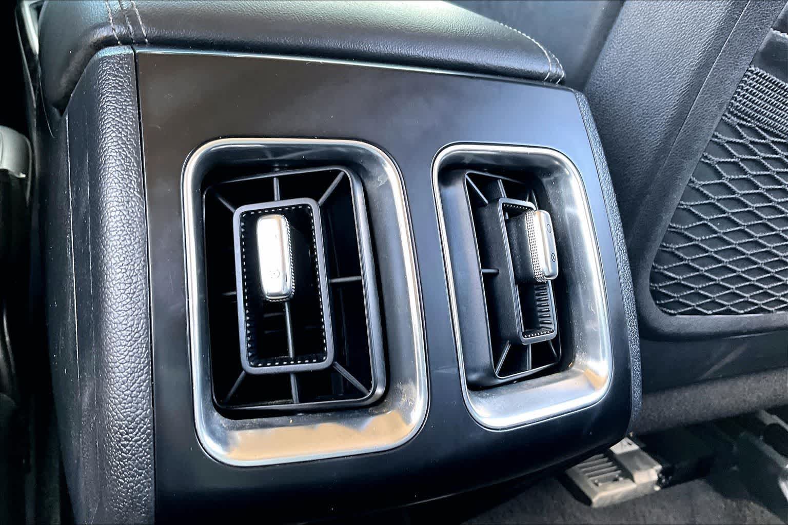 Thumbnail: 2024 Kia Sorento - 21