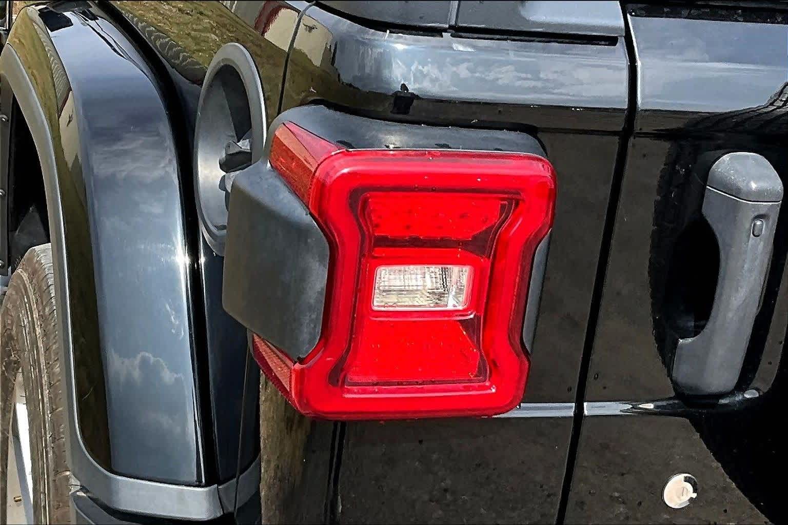 Thumbnail: 2018 Jeep Wrangler - 31