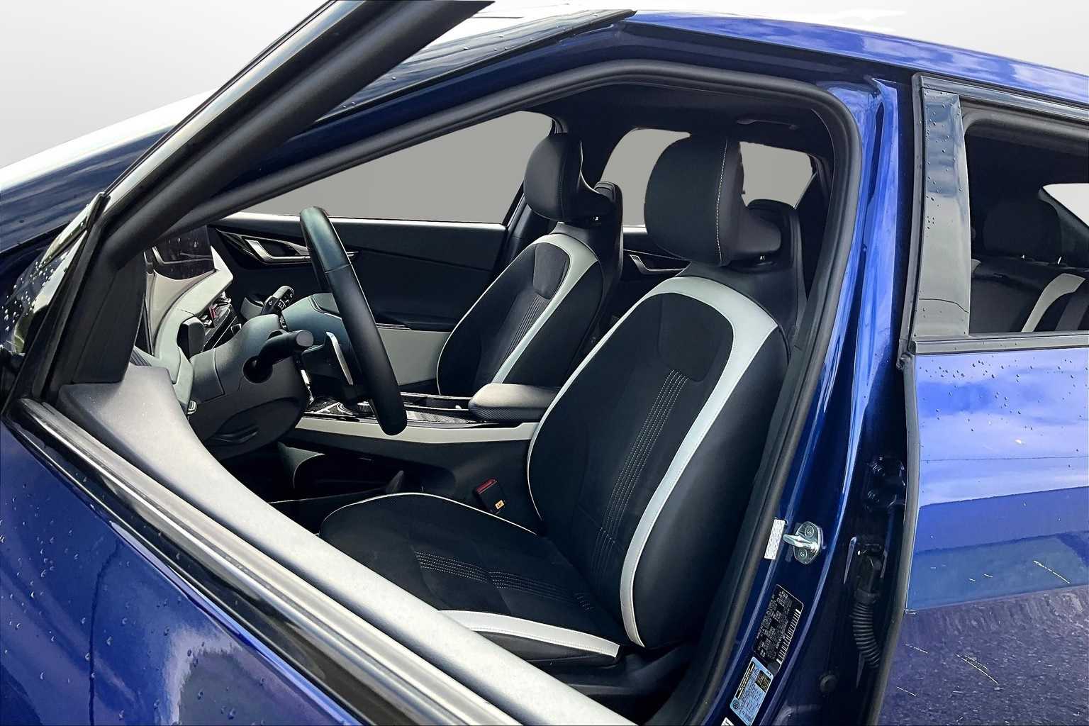 Thumbnail: 2022 Kia EV6 - 24
