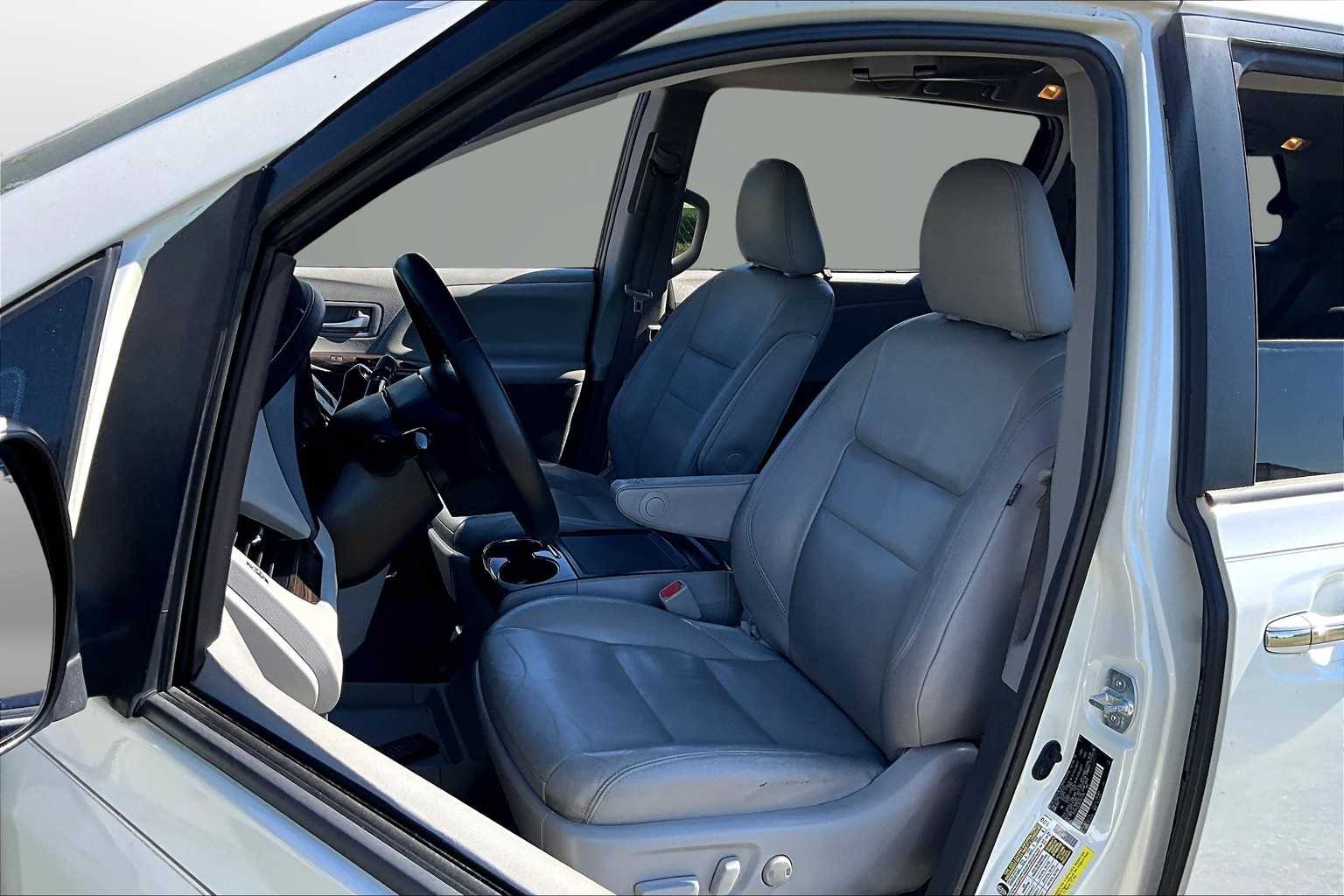 Thumbnail: 2015 Toyota Sienna - 26