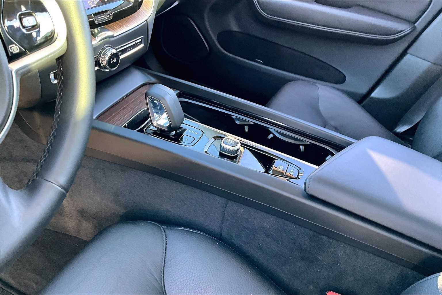 Thumbnail: 2023 Volvo XC60 - 14