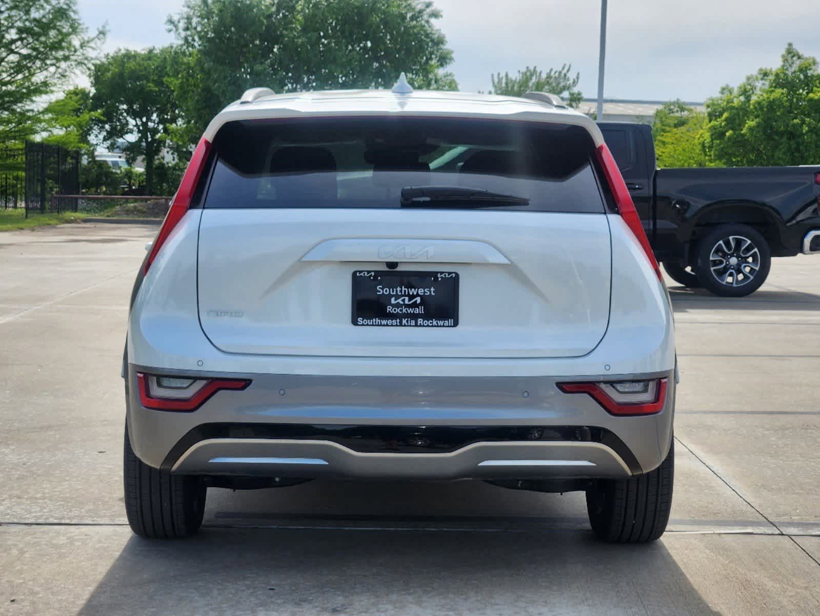 Thumbnail: 2023 Kia Niro - 5