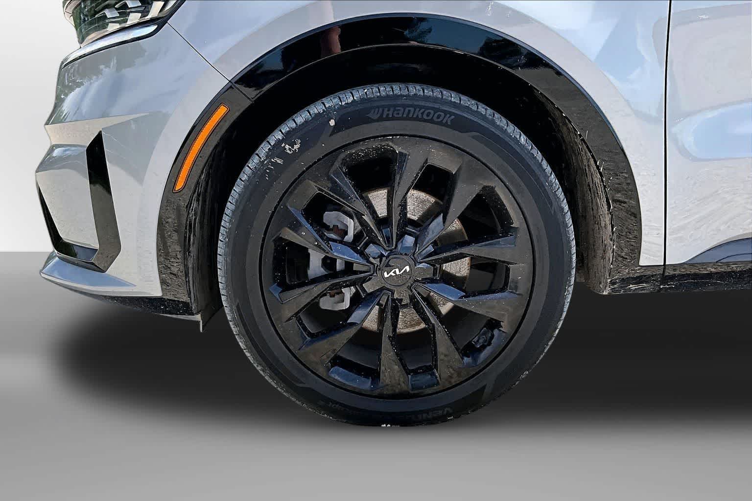Thumbnail: 2022 Kia Sorento - 8
