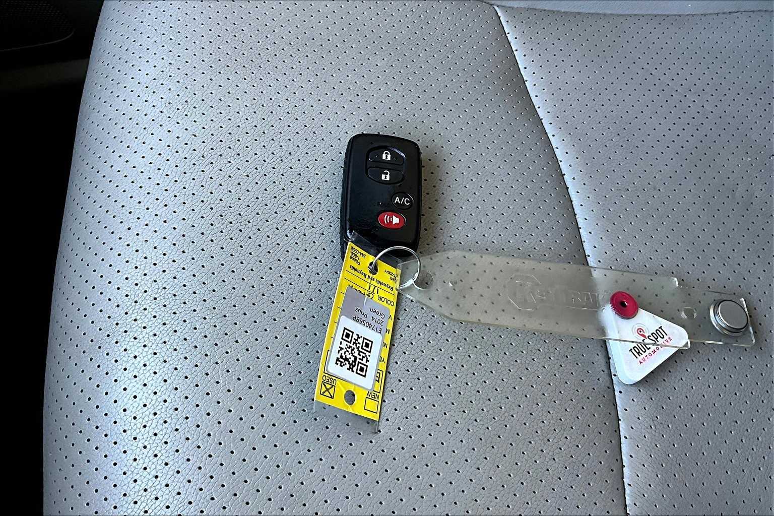 Thumbnail: 2014 Toyota Prius - 9