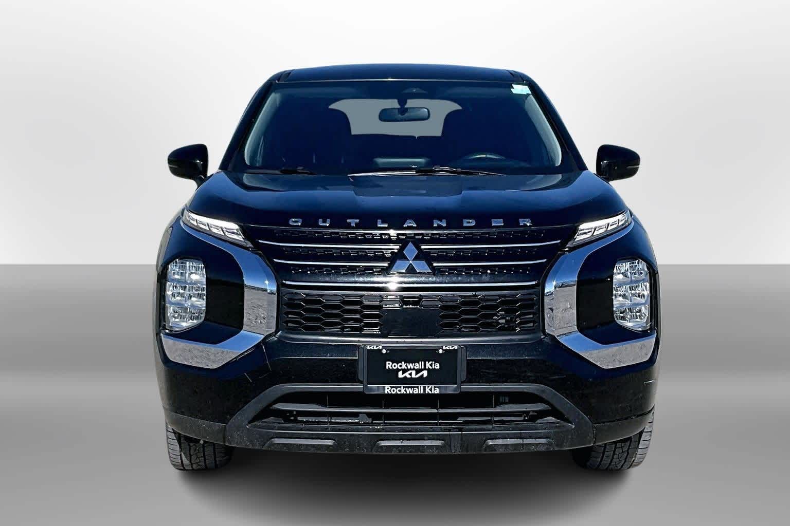 Thumbnail: 2022 Mitsubishi Outlander - 3