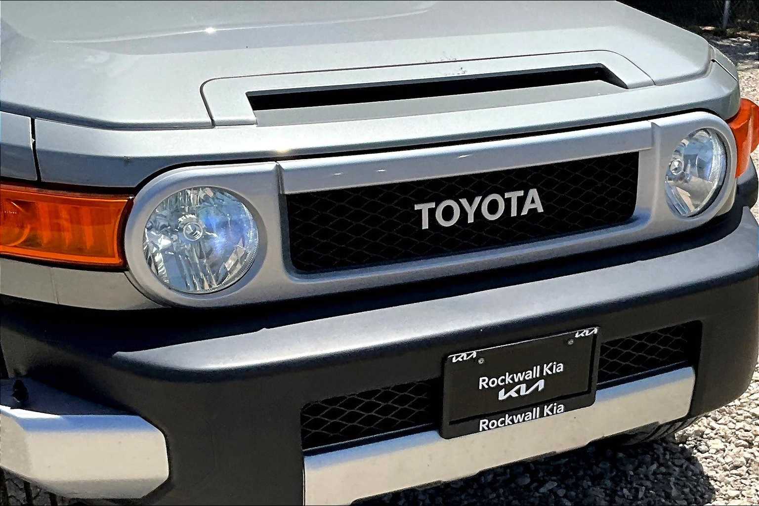 Thumbnail: 2012 Toyota FJ Cruiser - 28