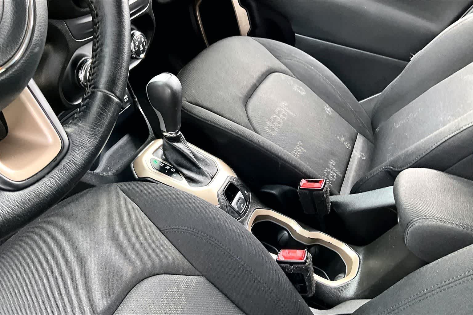 Thumbnail: 2017 Jeep Renegade - 10