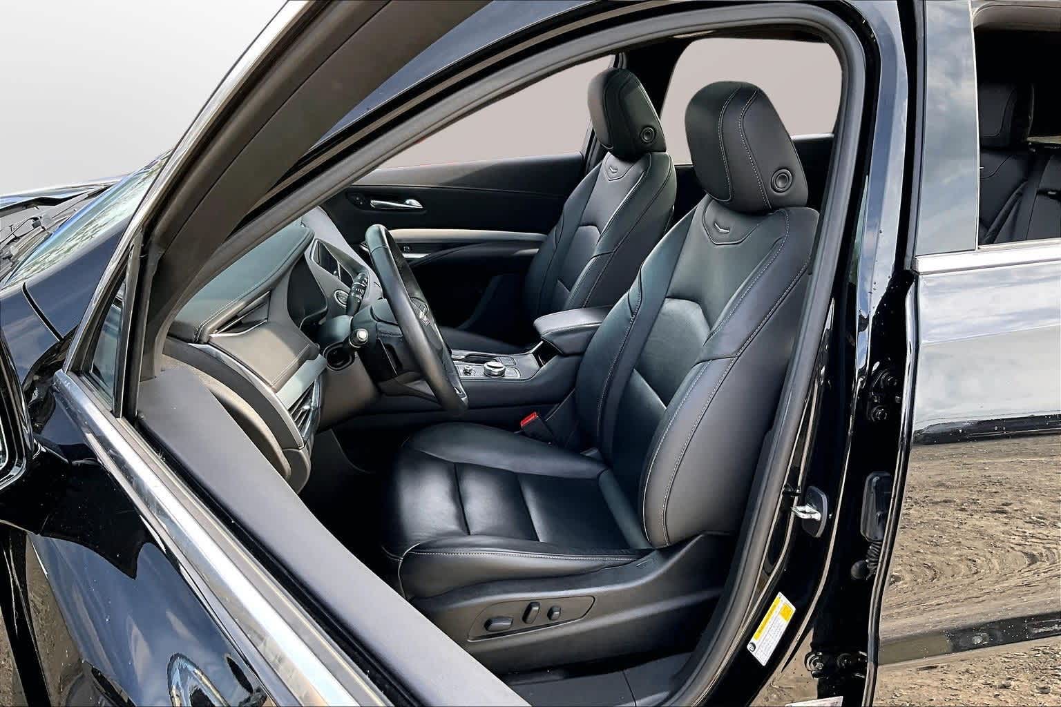 Thumbnail: 2022 Cadillac XT4 - 25