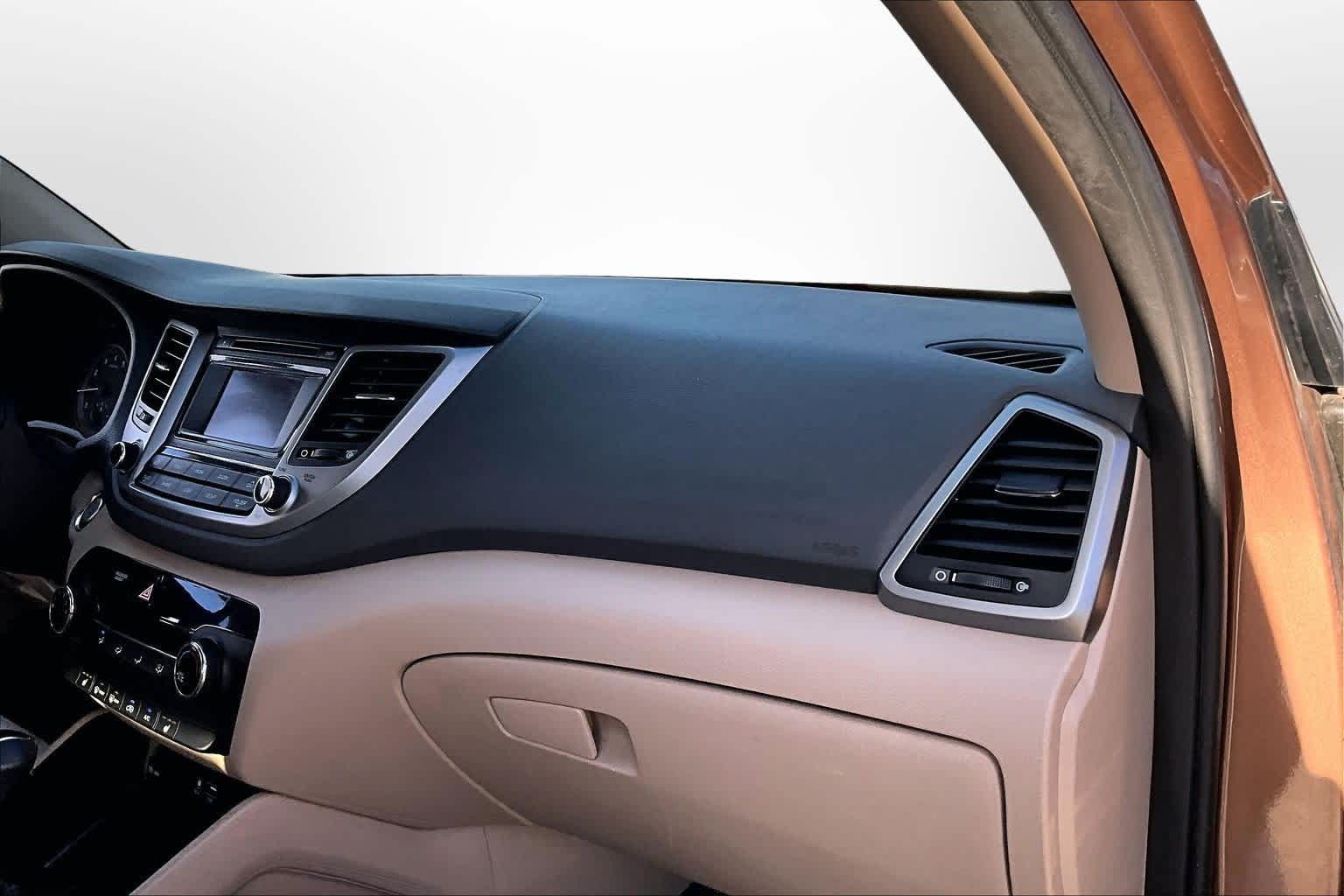 Thumbnail: 2016 Hyundai Tucson - 15