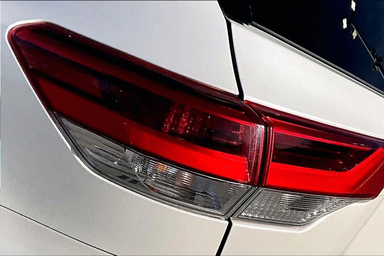 Thumbnail: 2017 Toyota Highlander - 30