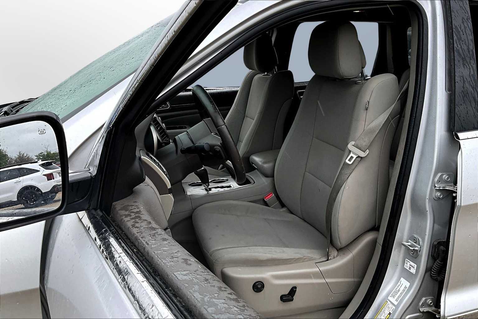 Thumbnail: 2011 Jeep Grand Cherokee - 24