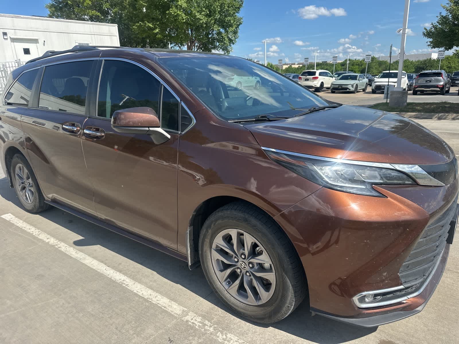 Thumbnail: 2022 Toyota Sienna - 3