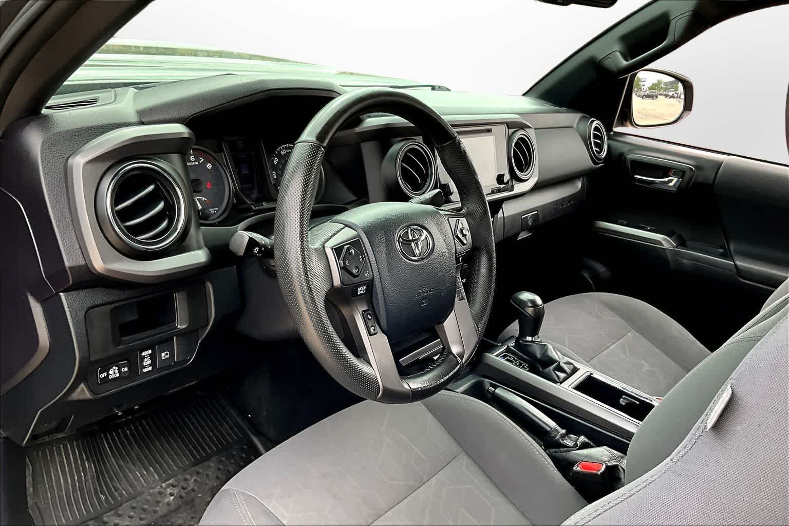 Thumbnail: 2019 Toyota Tacoma - 11