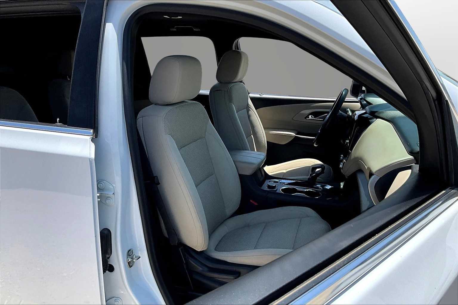 Thumbnail: 2022 Chevrolet Traverse - 7