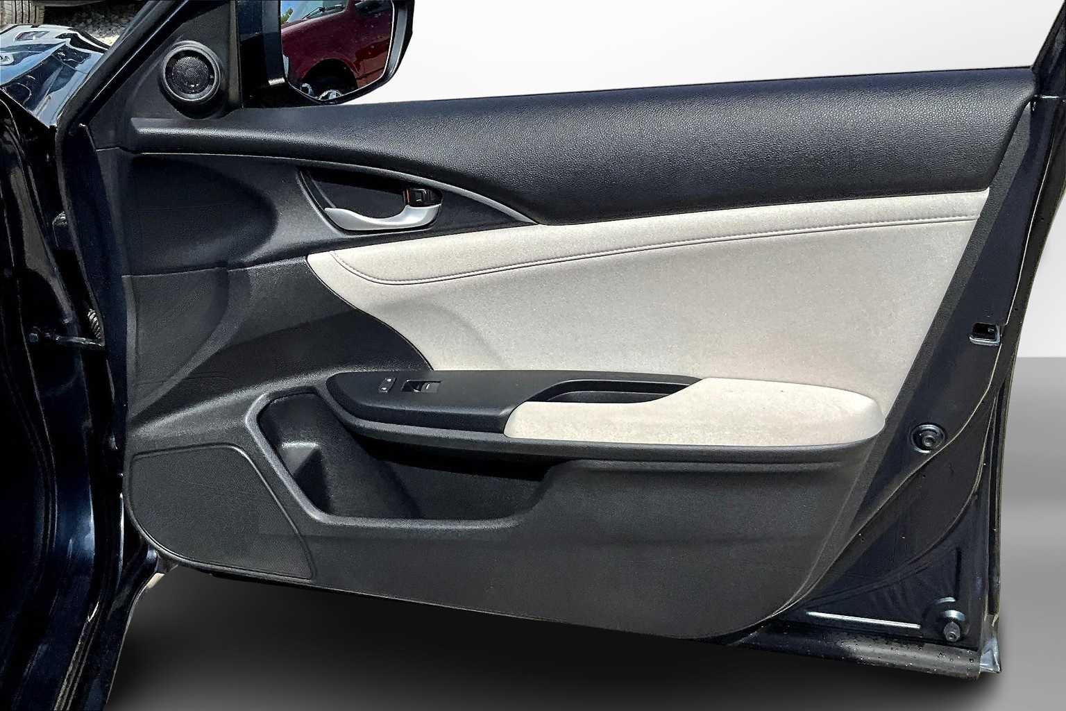 Thumbnail: 2019 Honda Insight - 18