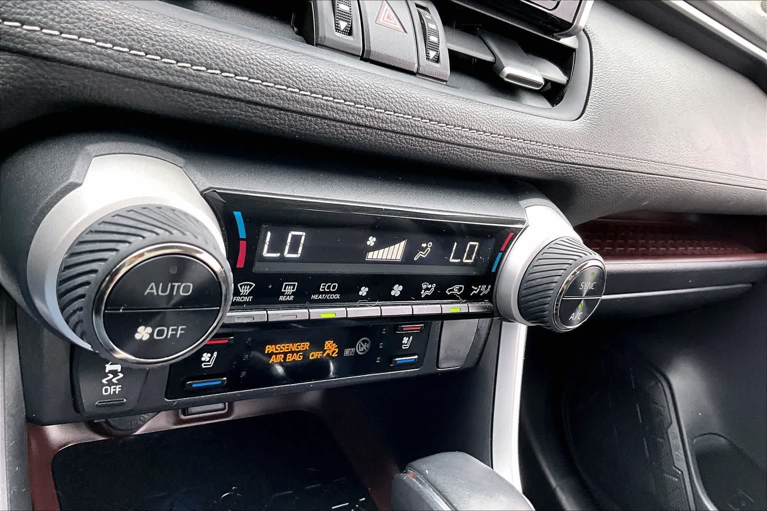 Thumbnail: 2019 Toyota RAV4 - 23