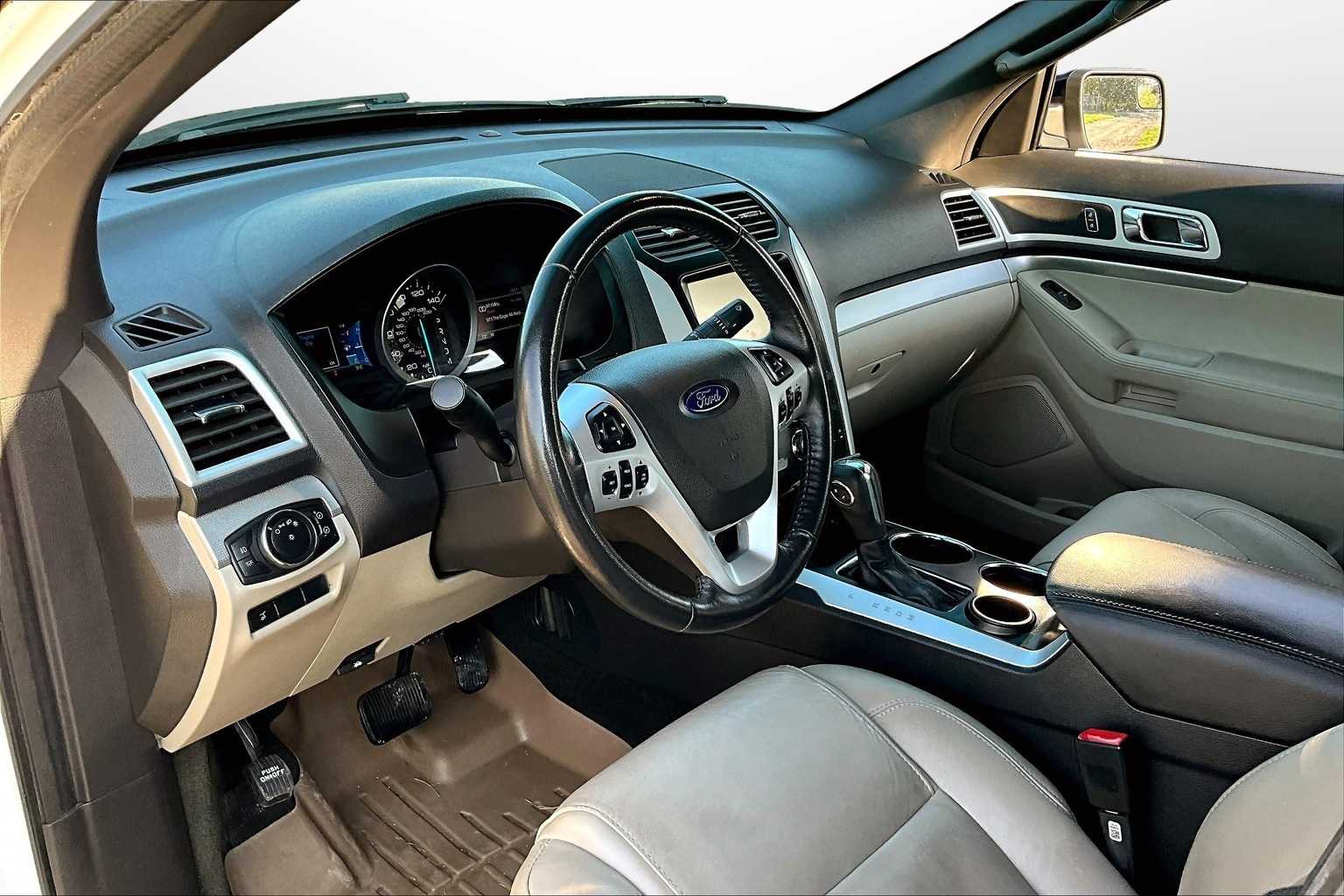 Thumbnail: 2013 Ford Explorer - 12