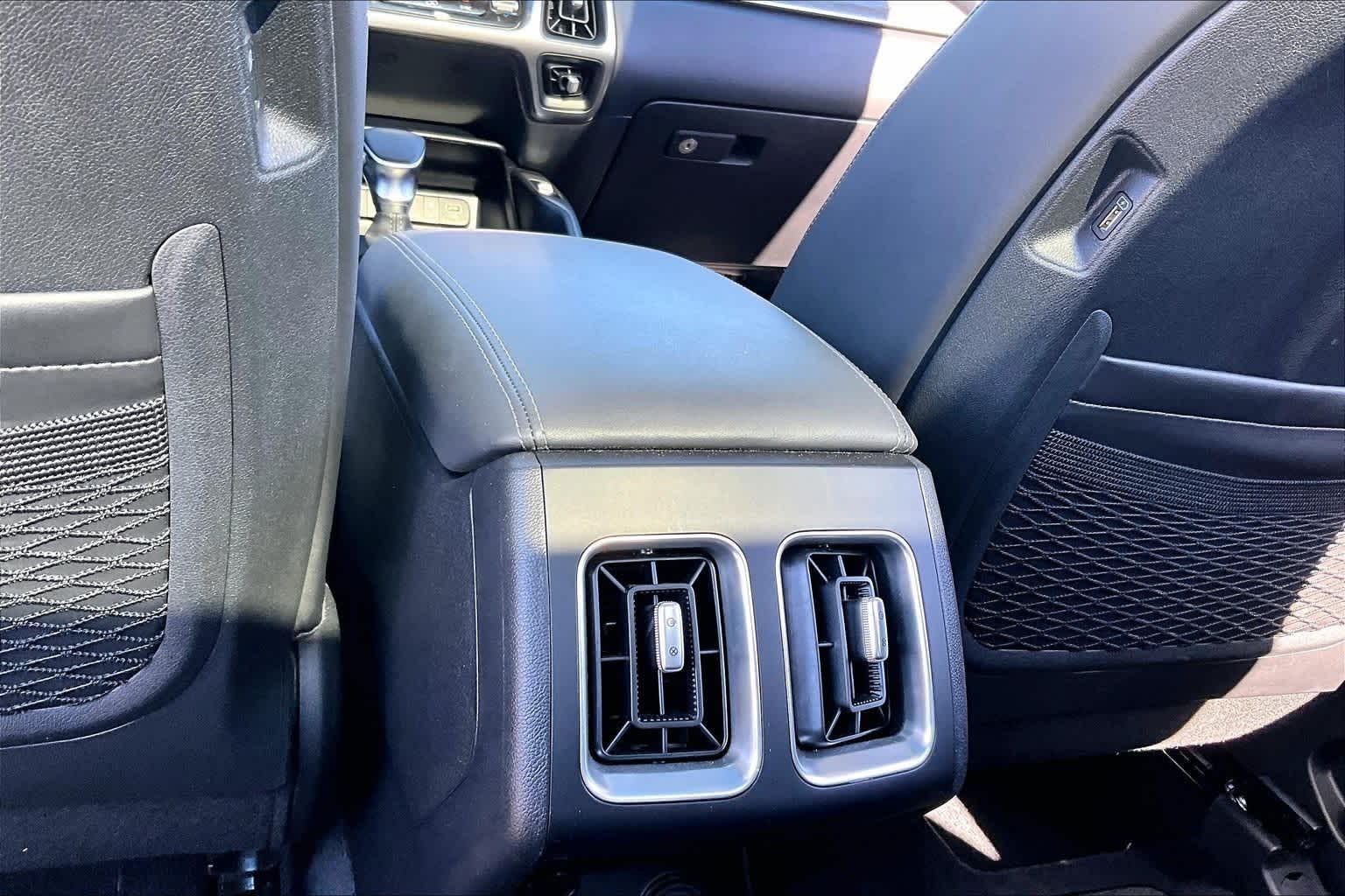 Thumbnail: 2023 Kia Sorento - 22