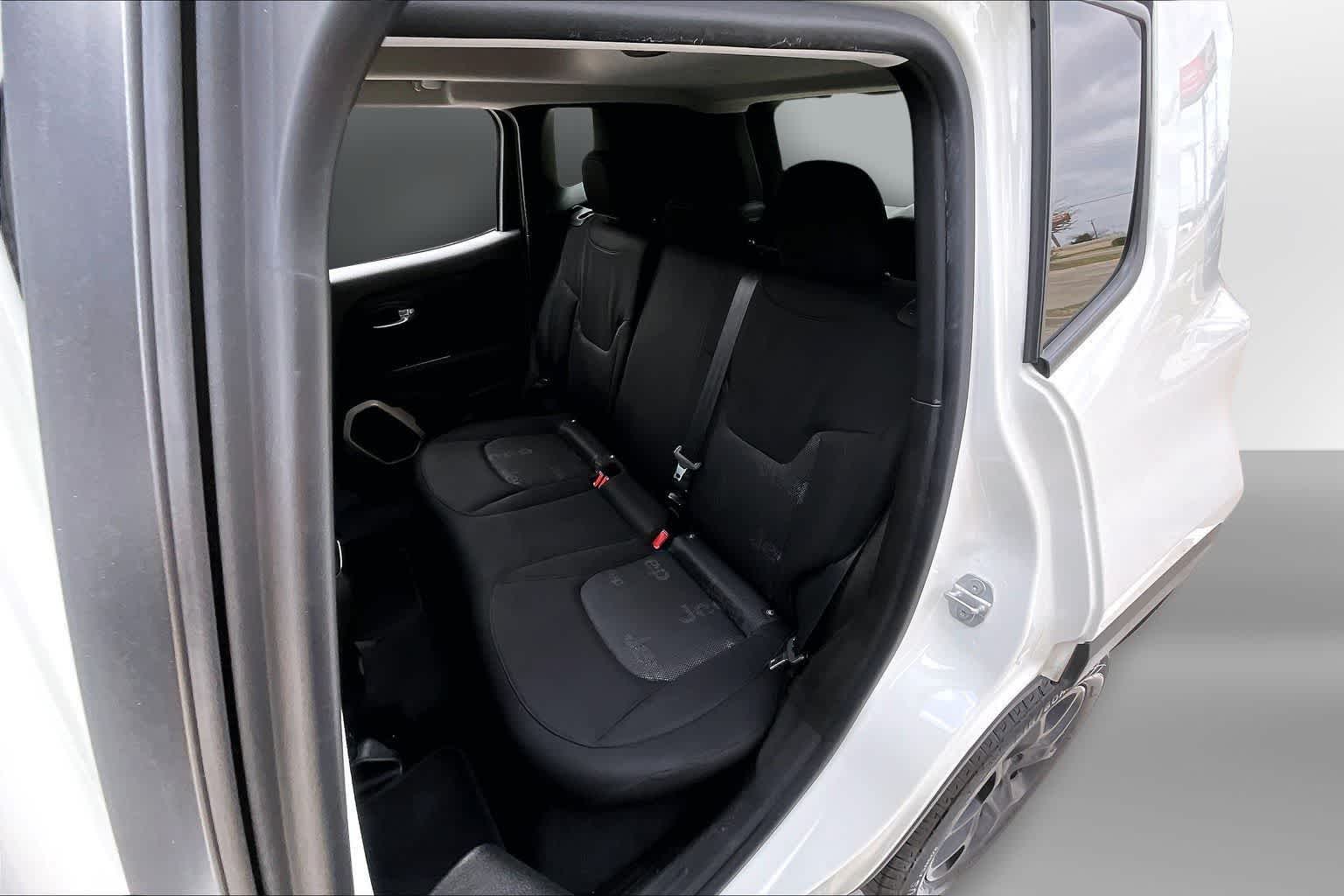 Thumbnail: 2017 Jeep Renegade - 21