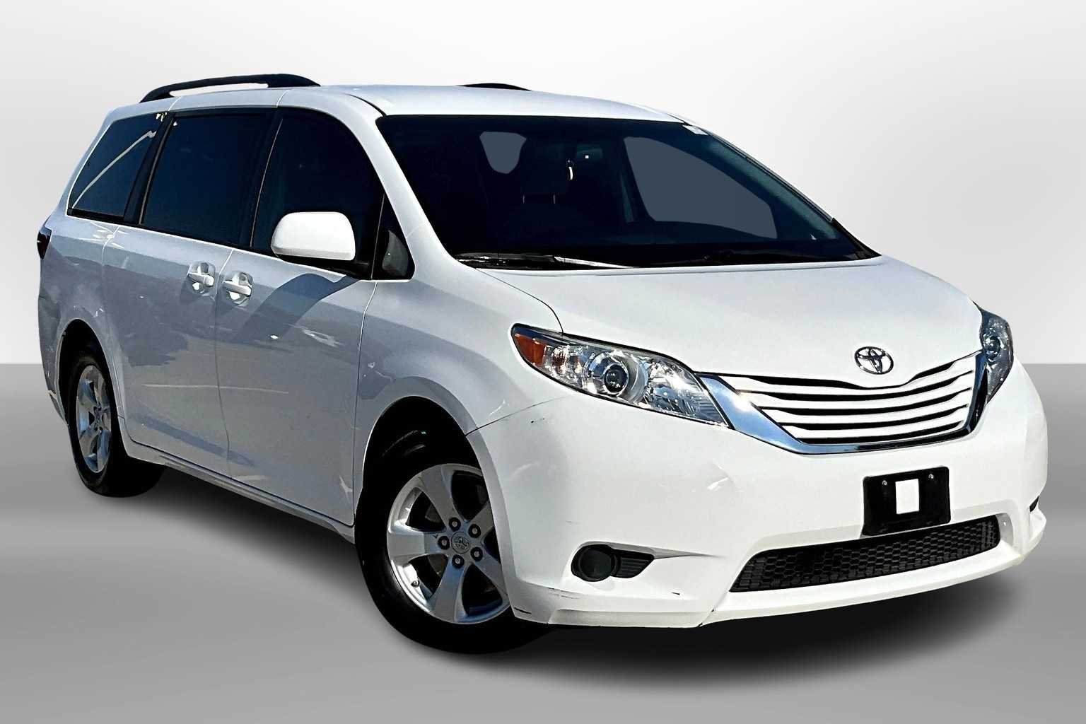 Thumbnail: 2017 Toyota Sienna - 10