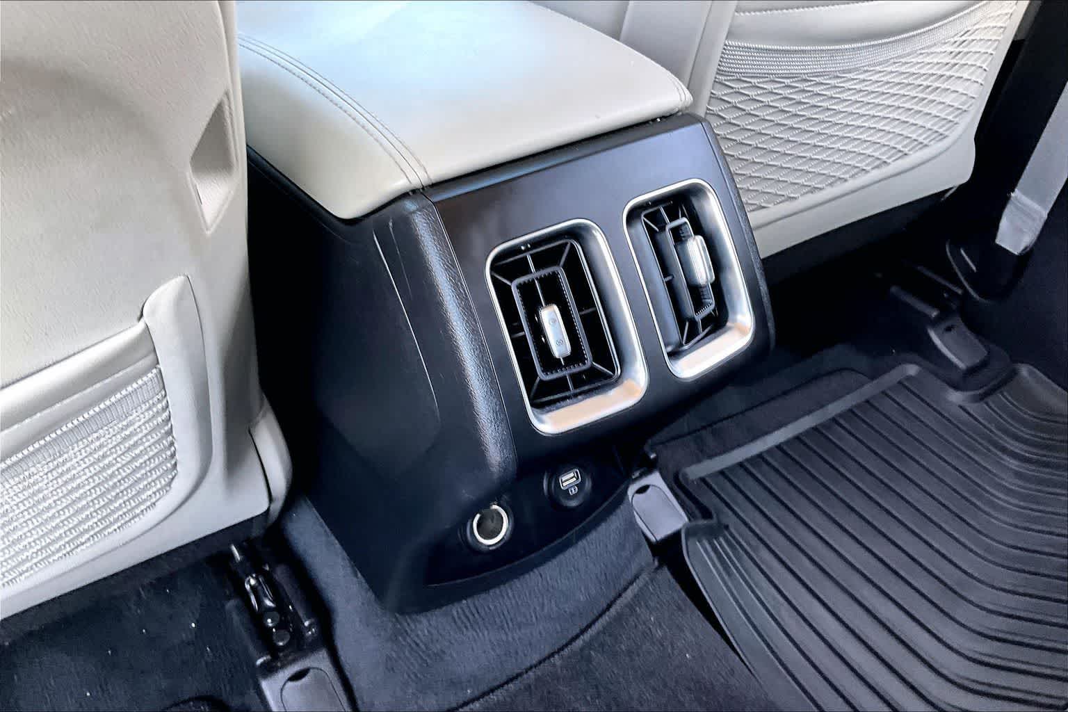 Thumbnail: 2022 Kia Sorento - 22