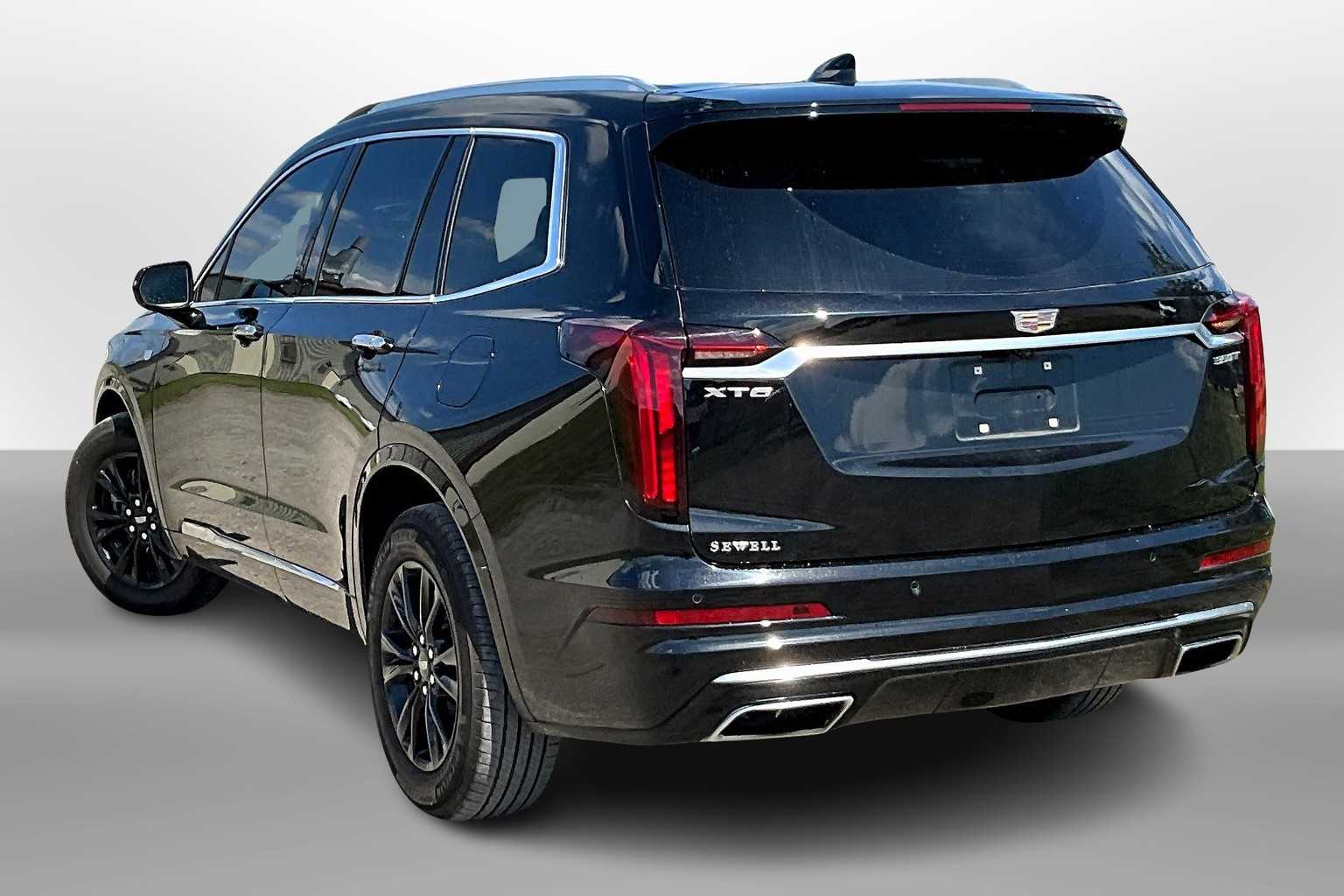 Thumbnail: 2023 Cadillac XT6 - 11